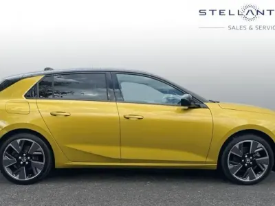Usado Vauxhall Astra Ultimate 113 kW (154 HP) 2024 Amarelo Citadino