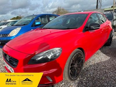 Used Volvo V40 R-Design 190 HP (139 kW) 2014 Red Hatchback