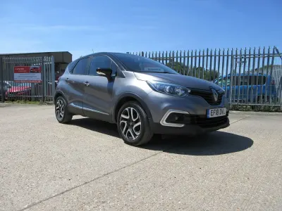 Used Renault Captur Iconic 90 HP (66 kW) 2018 Grey/black SUV