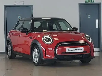Used Mini Cooper Classic 136 HP (100 kW) 2023 Red Hatchback