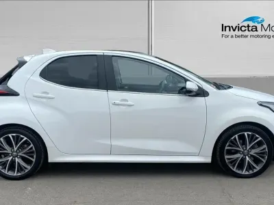 Used Toyota Yaris 116 HP (85 kW) 2022 White Hatchback