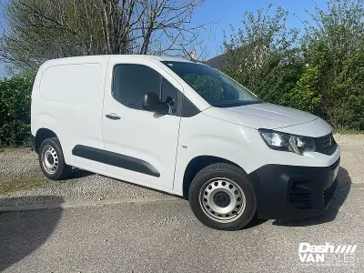 Used Peugeot Partner Premium 100 HP (73 kW) 2023 White MPV