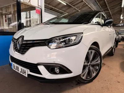 Used Renault Scénic IV Dynamique 110 HP (80 kW) 2018 White/black MPV