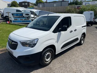 Used Vauxhall Combo 75 HP (55 kW) 2021 White MPV