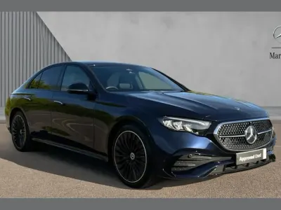 Usado Mercedes E300 Urban 313 HP (230 kW) 2025 Azul Sedan
