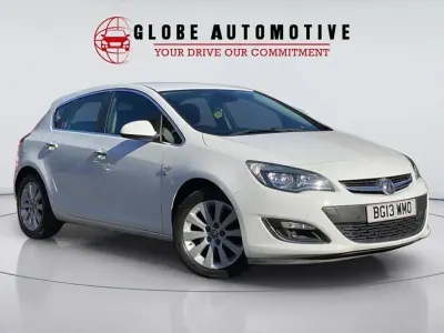 Używany Vauxhall Astra Elite 165 KM (121 kW) 2013 Biały Hatchback