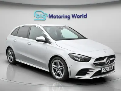 Usado Mercedes B200 AMG line 163 HP (119 kW) 2021 Prateado Monovolume