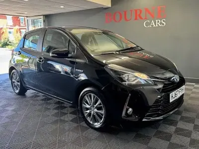 Used Toyota Yaris 100 HP (73 kW) 2017 Black Hatchback