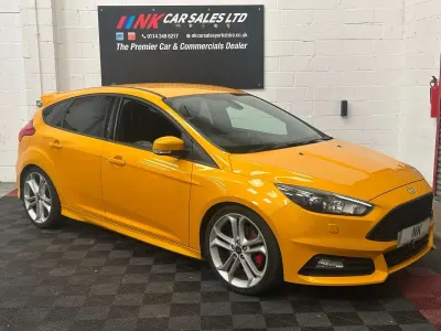 Used Ford Focus ST 185 HP (136 kW) 2017 Yellow Hatchback