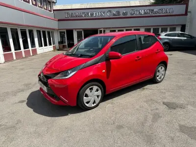 Used Toyota Aygo X-play 68 HP (50 kW) 2016 Red Hatchback