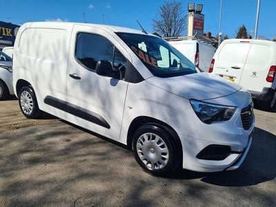 Used Vauxhall Combo Sportive 100 HP (73 kW) 2019 White MPV