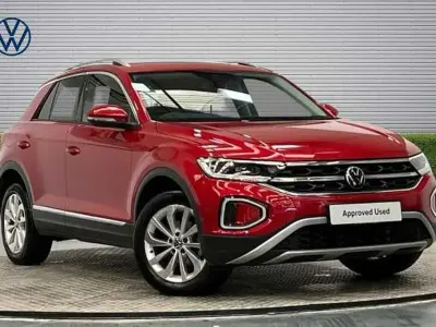Usado VW T-Roc Style 150 HP (110 kW) 2023 Vermelho SUV