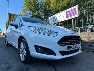 Used Ford Fiesta Zetec 80 HP (58 kW) 2015 White Hatchback