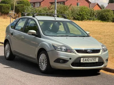 Used Ford Focus Titanium 2010 Gold Hatchback