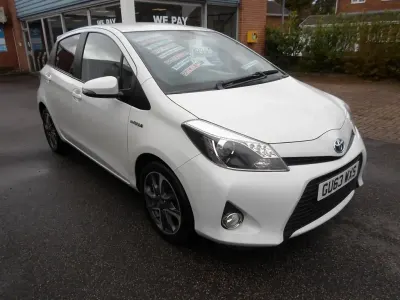 Used Toyota Yaris Trend 101 HP (74 kW) 2014 White Hatchback