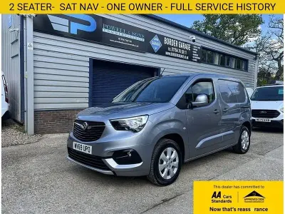 Second-hand Vauxhall Combo Edition 100 CP (73 kW) 2019 Gri Monovolum