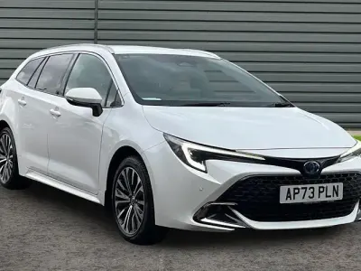 Used Toyota Corolla Design 140 HP (102 kW) 2024 White Estate