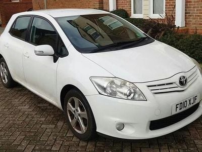 Used Toyota Auris 2010 White Hatchback