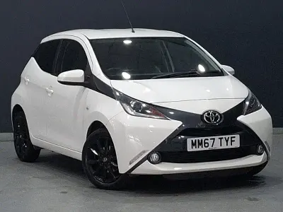 Used Toyota Aygo x-style 68 HP (50 kW) 2018 White Hatchback