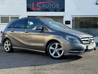 Usado Mercedes B200 136 HP (100 kW) 2014 Cinzento Monovolume