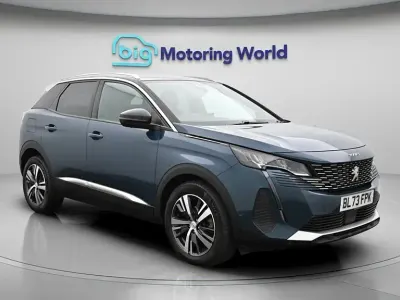 Używany Peugeot 3008 Allure 130 KM (95 kW) 2024 Niebieski SUV