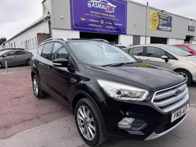Usado Ford Kuga Titanium 150 CV (110 kW) 2019 Negro SUV