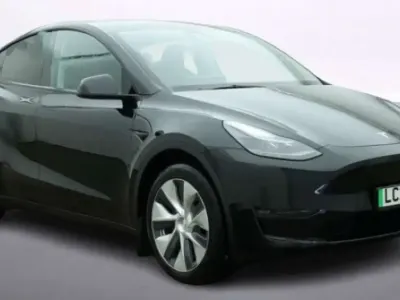Begagnad Tesla Model Y Long Range AWD 378 kW (514 HK) 2023 Svart SUV