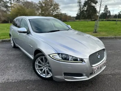Usado Jaguar XF Sportbrake Premium Luxury 200 HP (147 kW) 2013 Prateado Carrinha
