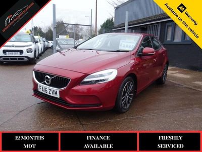 Begagnad Volvo V40 Momentum 122 HK (89 kW) 2016 Röd Halvkombi