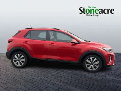 Usado Kia Stonic 99 HP (72 kW) 2023 Vermelho SUV