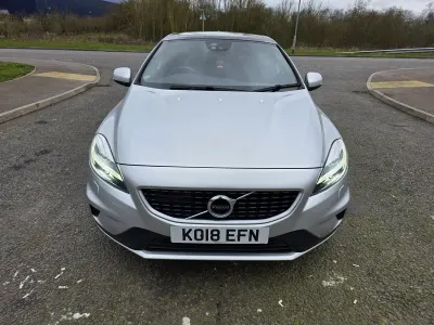 Usado Volvo V40 R-Design Pro 2018 Plateado Utilitario