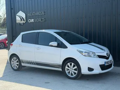 Używany Toyota Yaris 99 KM (72 kW) 2012 Biały Hatchback