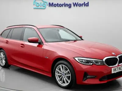 Used BMW 330e 292 HP (214 kW) 2022 Red Estate