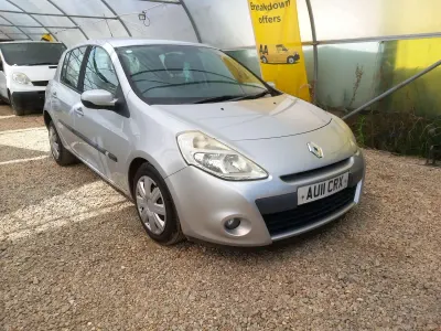 Używany Renault Clio II Expression 88 KM (64 kW) 2011 Srebrny Hatchback