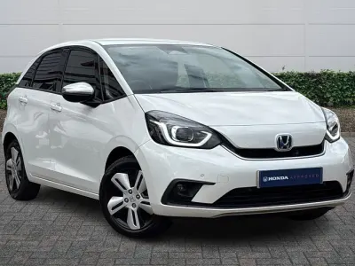 Używany Honda Jazz Hybrid 109 KM (80 kW) 2021 Biały Hatchback