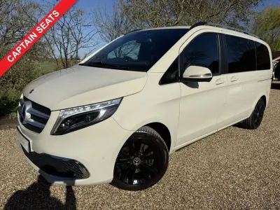 Usado Mercedes V220 163 HP (119 kW) 2020 Branco Monovolume