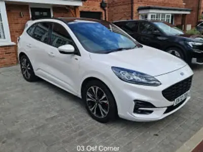 Usado Ford Kuga Premium 150 HP (110 kW) 2023 Branco SUV