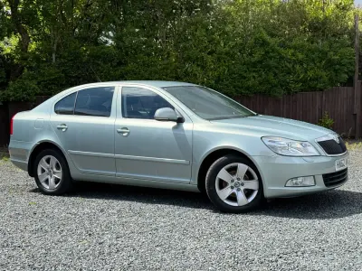 Gebraucht Skoda Octavia Elegance 105 PS (77 kW) 2012 Grün Kleinwagen