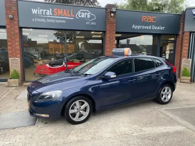 Used Volvo V40 115 HP (84 kW) 2015 Blue Hatchback