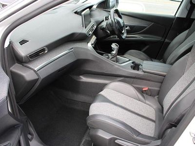 Used Peugeot 3008 Allure 118 HP (86 kW) 2018 White SUV