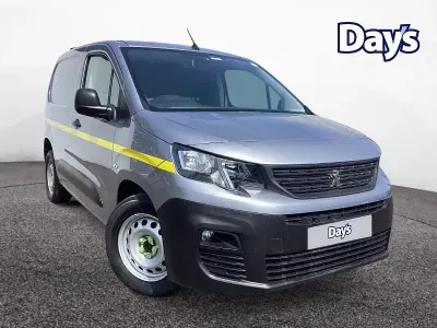 Begagnad Peugeot Partner S 131 HK (96 kW) 2020 Grå Minibuss