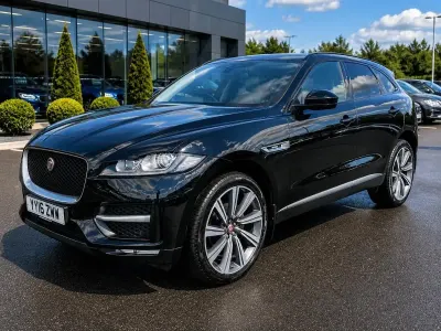 Begagnad Jaguar F-Pace R-Sport 180 HK (132 kW) 2016 Svart SUV