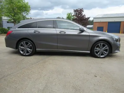 Usado Mercedes CLA180 Shooting Brake 122 HP (89 kW) 2017 Cinzento Carrinha