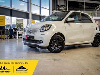 Used Smart ForFour Premium 90 HP (66 kW) 2015 White Hatchback