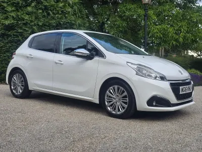 Used Peugeot 208 Allure 110 HP (80 kW) 2016 White Hatchback