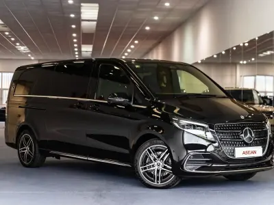 Used Mercedes V300 AMG line 2025 Black MPV