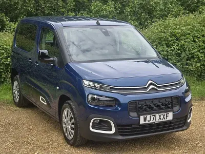Usado Citroën Berlingo Feel 2021 Azul Monovolume