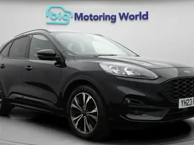 Usado Ford Kuga ST-Line X 190 HP (139 kW) 2023 SUV