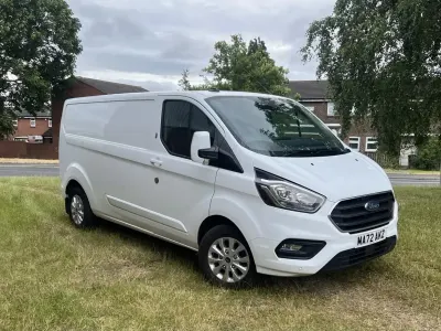 Used Ford Transit Custom Limited 130 HP (95 kW) 2022 White Van