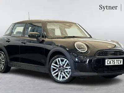 Begagnad Mini Cooper Hatch 113 kW (154 HK) 2025 Svart Halvkombi